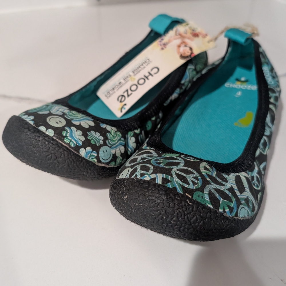 Chooze Black and Teal Peace Sign Flats
